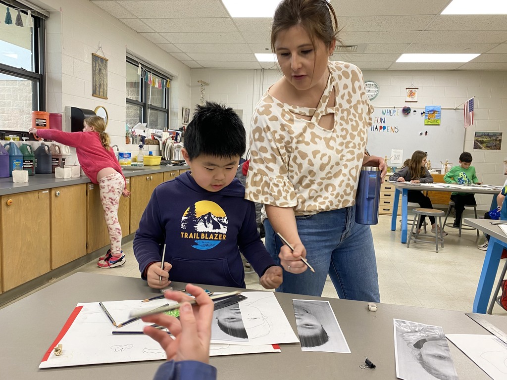 Staff Spotlight! Meet Ms. Contessa Shew, Art Teacher extraordinaire at Vandergriff Elementary. Today Ms. Shew is working with third-grade students on a split cell portrait project learning drawing skills and portraiture. In order to align the facial dimensions, students use rulers and math concepts as well as graphite pencils to complete the portrait. 