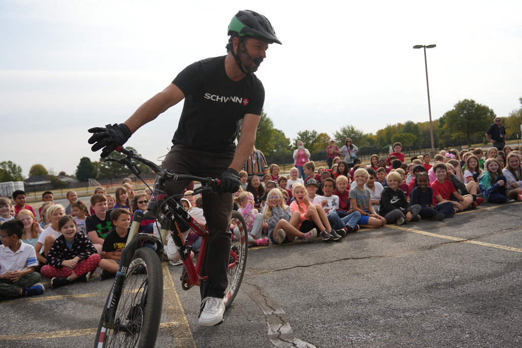 Schwinn Bikes stunt cyclist Chris Clark presented some AMAZING tricks today at Holcomb Elementary School with an inspiring presentation for staff and third and fourth grade students! 