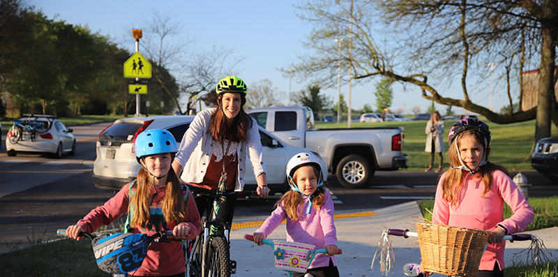 FPS students participating in bikes to school day